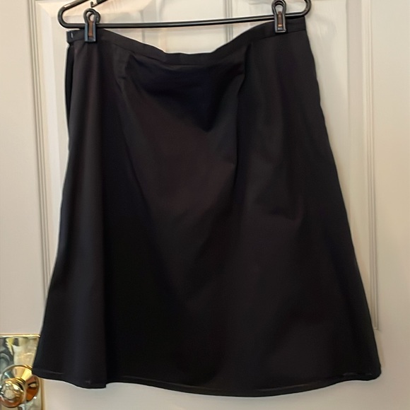 Plus 16 Liz Claiborne black skirt - color floral embroidery - Easy side Zip - Picture 3 of 12